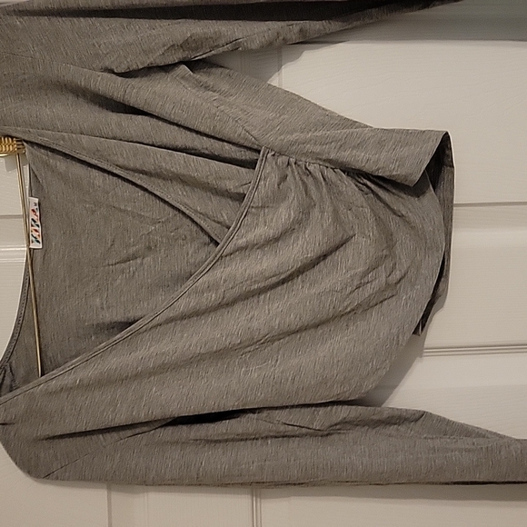 Grey, lightweight v-neck tee - Picture 3 of 3